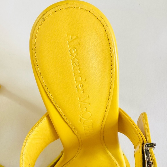 Alexander McQueen Leather Slides in Pop Yellow
Silver Buckle Heel Sandals 7 - Picture 10 of 12